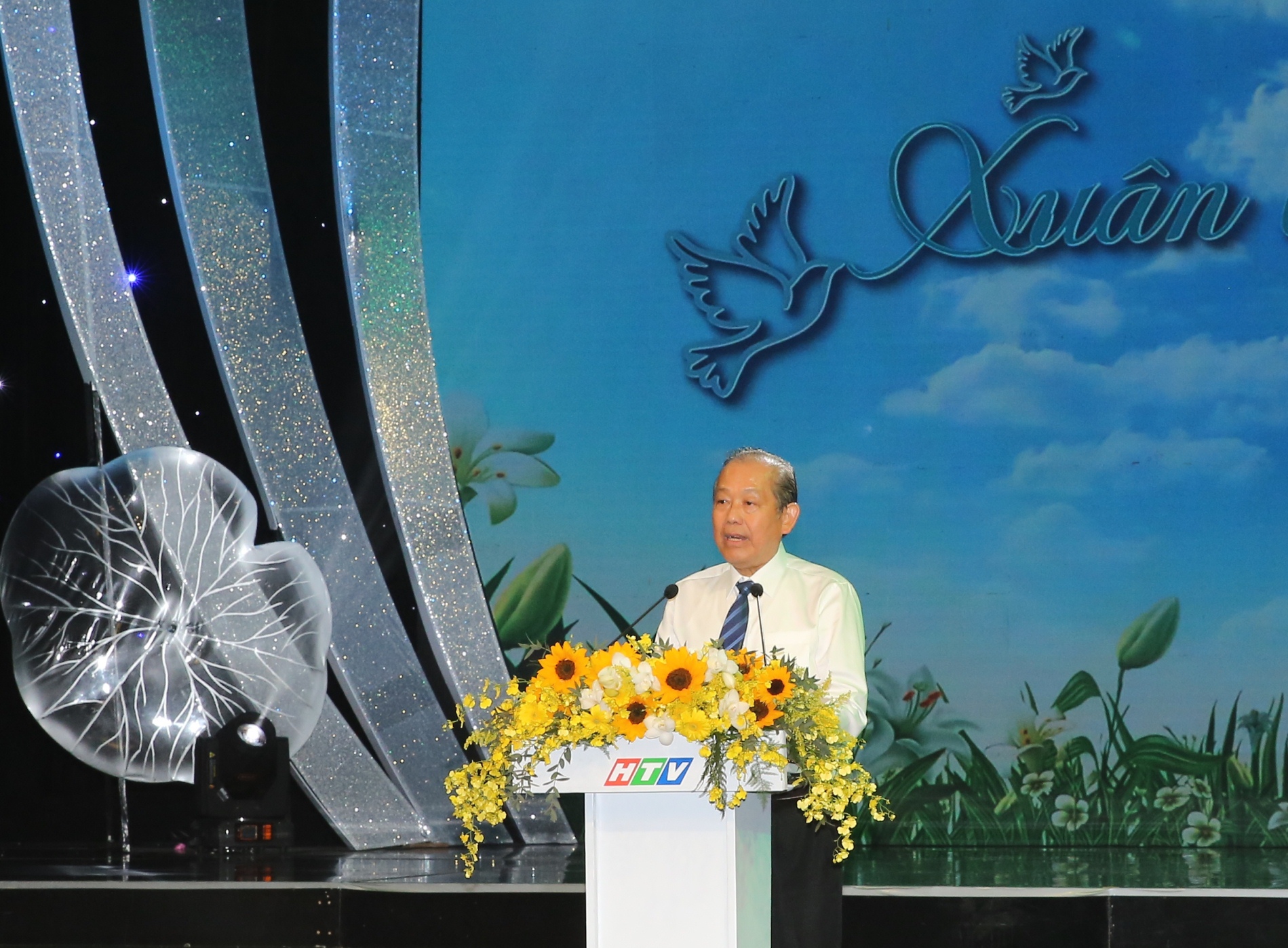 张和平副总理出席“春天是希望”艺术交流会